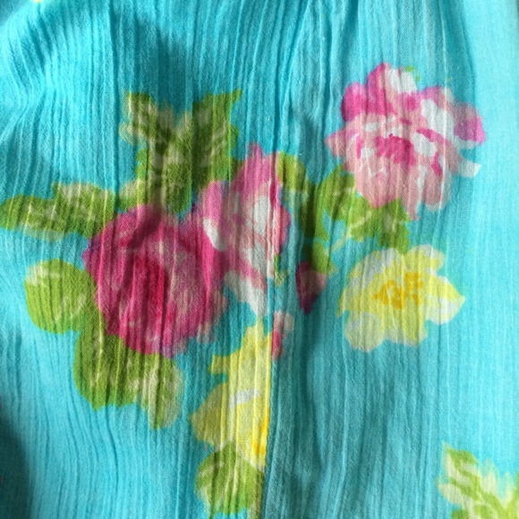 Extremely cute A&F ruffled top - Picture 4 of 4